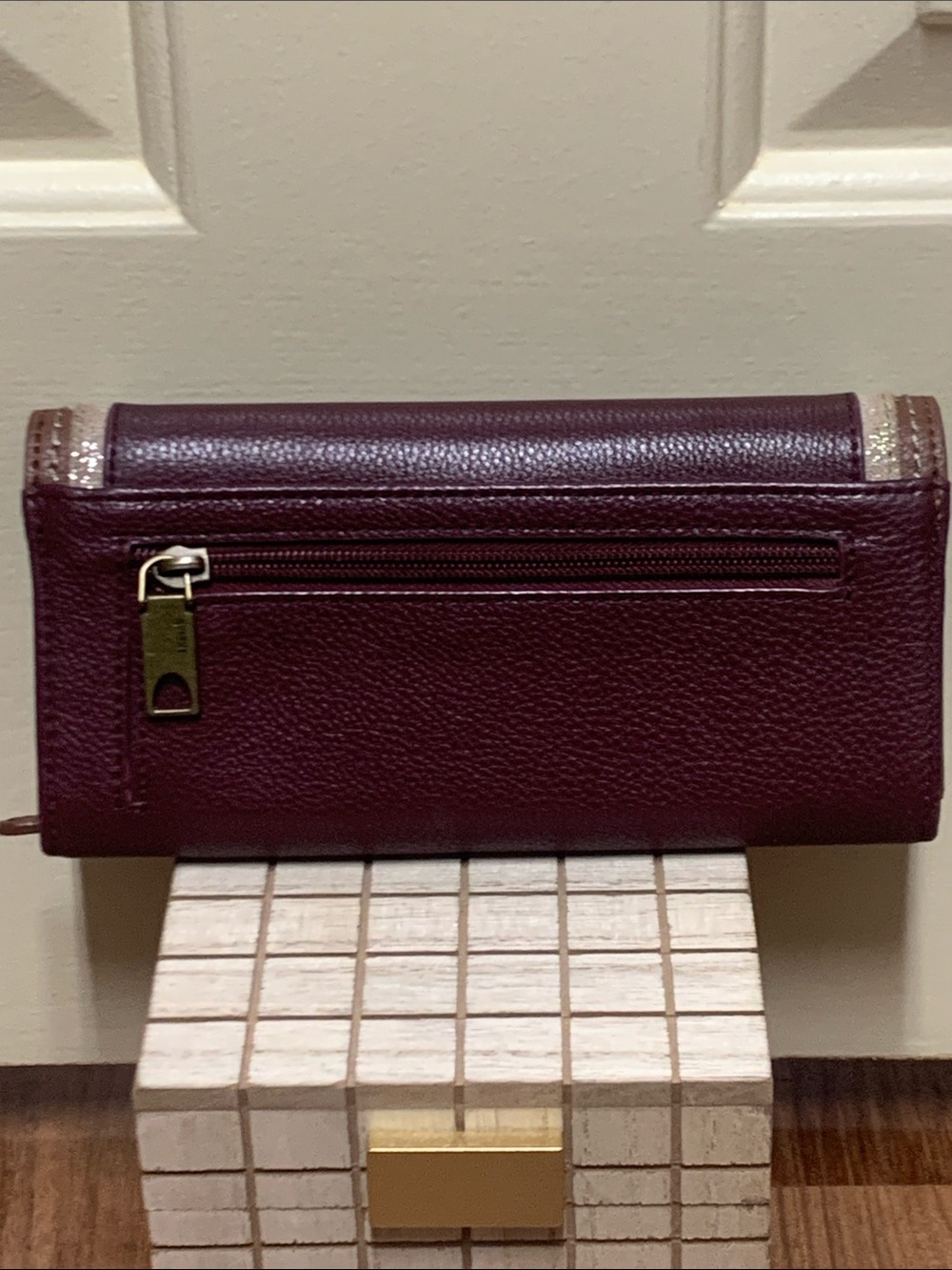The SAK Leather Wallet - Picture 3 of 16